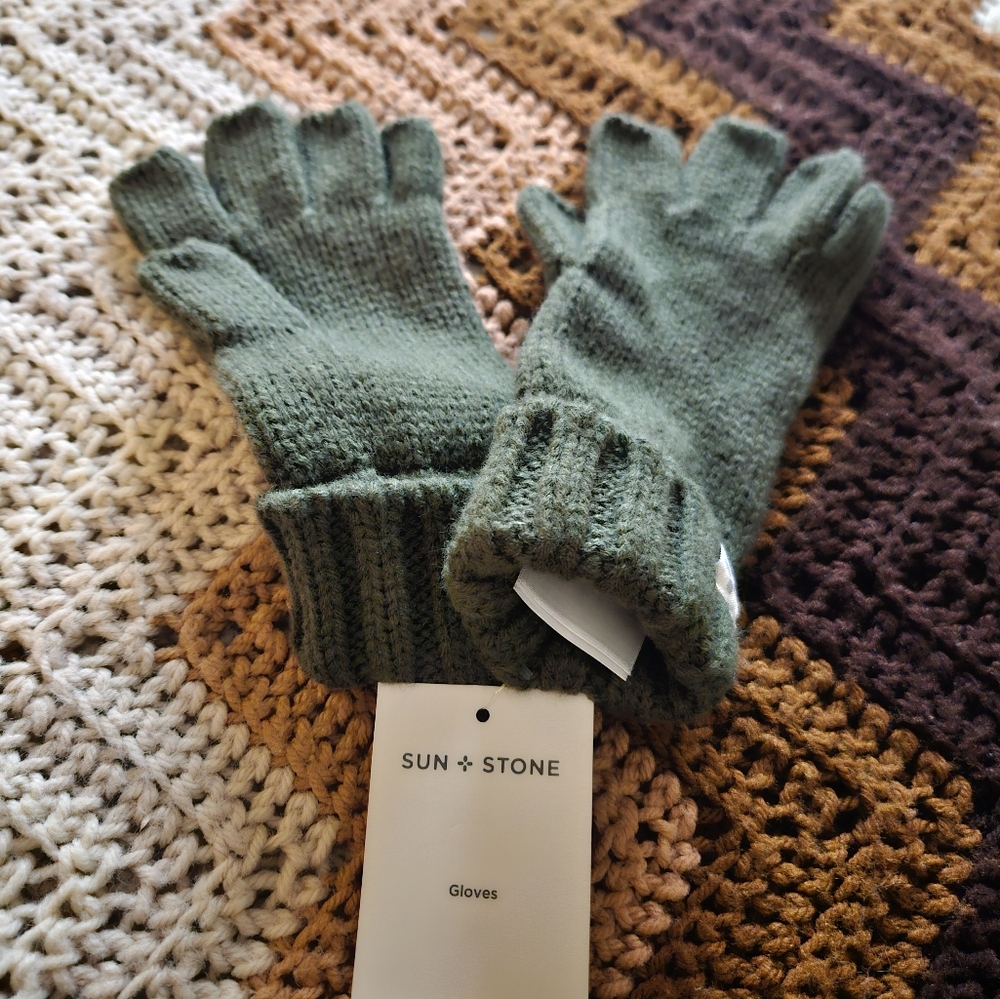 Gloves - Picture 3 of 4